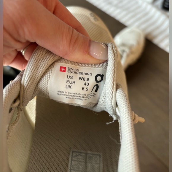 On Running Shoes - Picture 2 of 6